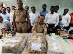 ठाणे लूट कांड के 3 .16  करोड़ के साथ 6  गिरफ्तार