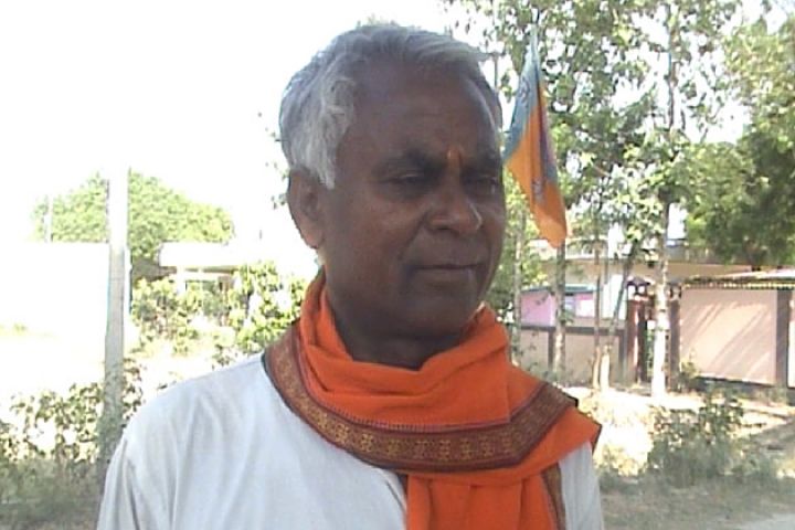 पीएम मोदी के गांव जयापुर के प्रधान मारपीट के आरोप में गिरफ्तार
