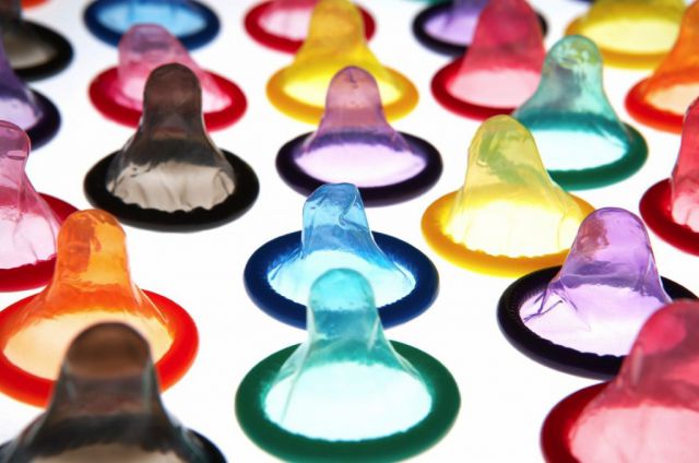 कुम्भ : स्नान की नहीं कंडोम की चिंता