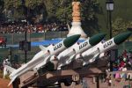 पर्रिकर ने वायुसेना को सौंपी स्वदेशी मिसाइल 'आकाश'