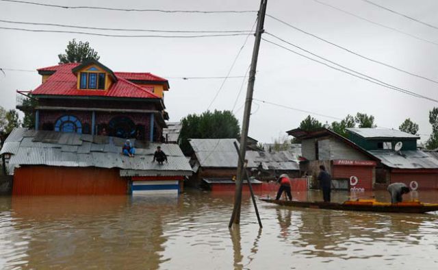 जम्मू में बाढ़ में फंसे BSF जवानों को सुरक्षित निकाला