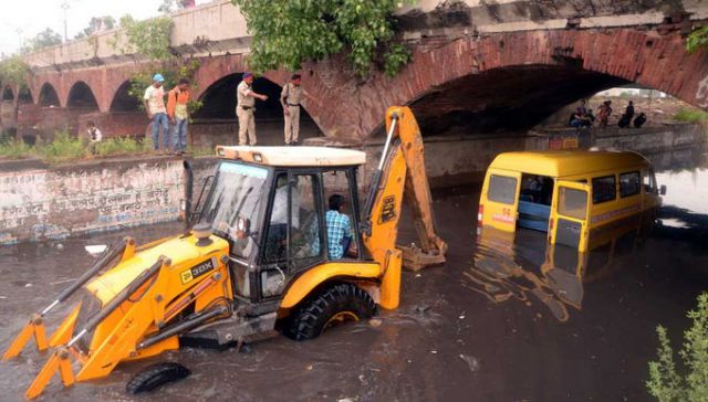 पंजाब में जोरदार बारिश से जनजीवन अस्तव्यस्त