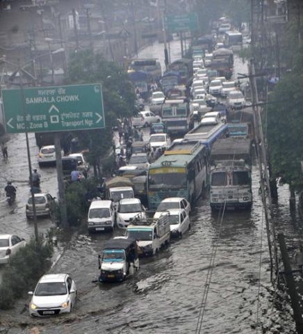 पंजाब में जोरदार बारिश से जनजीवन अस्तव्यस्त