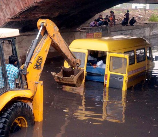 पंजाब में जोरदार बारिश से जनजीवन अस्तव्यस्त