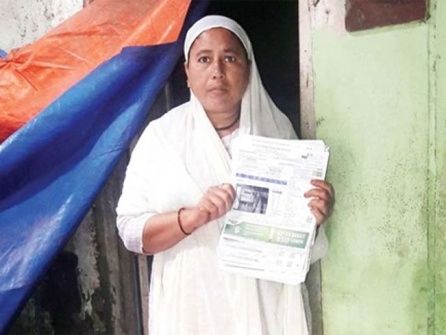 झुग्गी में रहने वाले मजदूर परिवार को भेजा 5.53 लाख रुपए का बिजली बिल