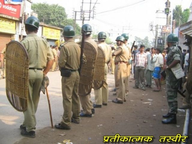 पश्चिम बंगाल के बारुइपुर में भड़की हिंसा, मथुरा जैसे हालात