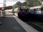 चलती ट्रैन में यात्री की मौत, साथी यात्रियों ने किया झाझा स्टेशन पर हंगामा