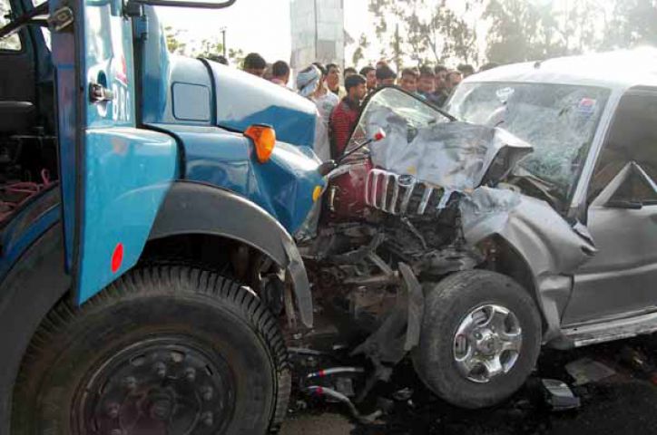 बिहार में ट्रक और स्कॉर्पियो की टक्कर, 4 मरे