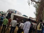 ट्रक से टकराई यात्री बस, 3 की मौत