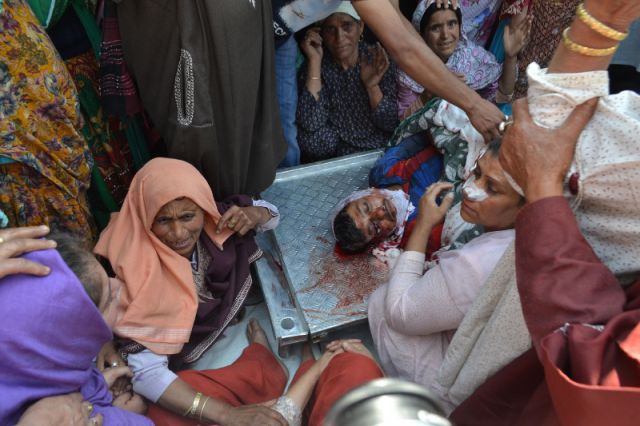आतंकियों की हत्या से कश्मीर में खौफ का माहौल