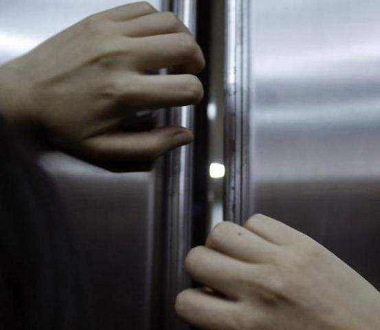 लिफ्ट में फंसने से चार वर्षीय मासूम की मौत