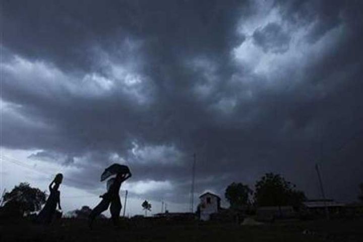 तेज बारिश और आंधी ने बिहार में ली 57 की जान