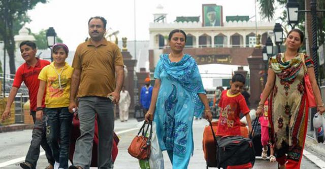 पाकिस्तान के 158 हिंदुओ को भारत में नागरिकता, 3,733 को दीर्घावधि वीजा प्रदान