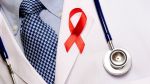 गलतफहमियों से ग्रस्त डॉक्टर द्वारा एड्स पीड़िता से दुर्व्यवहार