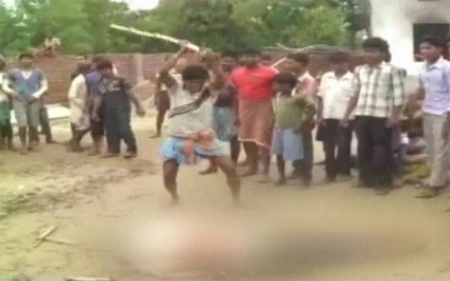 ग्रामीणों ने की स्कूल निदेशक की हत्या, विरोध में उतरे लोग