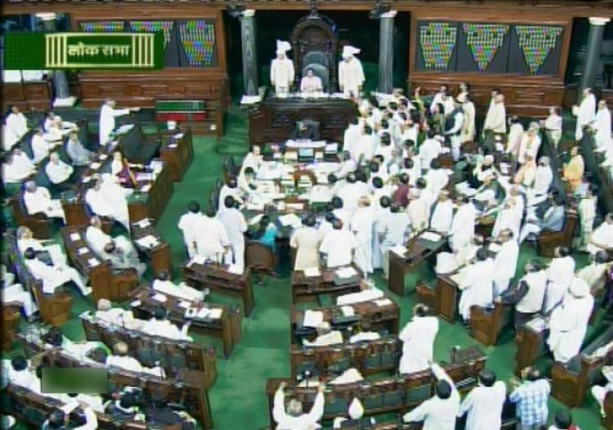 रोहित वेमुला और कठेरिया के बयान पर हंगामा, संसद कल तक के लिए स्थगित