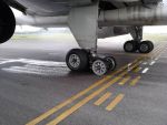 चार्टर प्लेन का टायर फटा, जौलीग्रांट एयरपोर्ट पर हादसा
