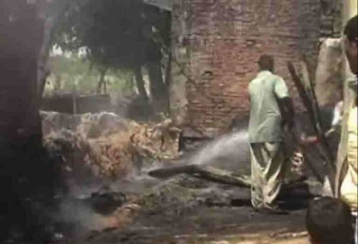 वोट न देने पर' दलित बस्ती में लगाई आग, 2 मासूम जिंदा जले