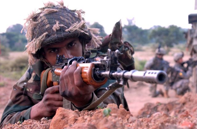 भारतीय सीमा में घुसा घुसपैठिया, सेना ने मार गिराया