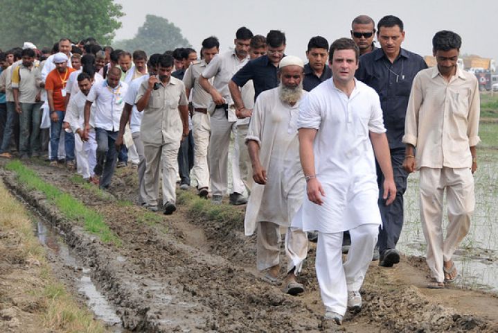 सरकार को बदला लेना है तो हमसे ले, किसानों से नहीं : राहुल