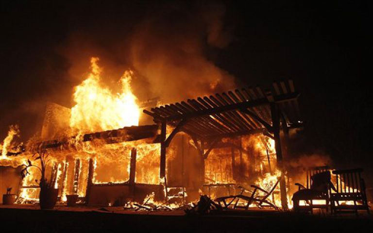 घरेलु विवाद में महिला ने पति सहित 6 परिवारवालों को किया आग के हवाले