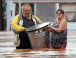 अमेरिका में बाढ़ का कहर, 2000 लोग हुए बेघर