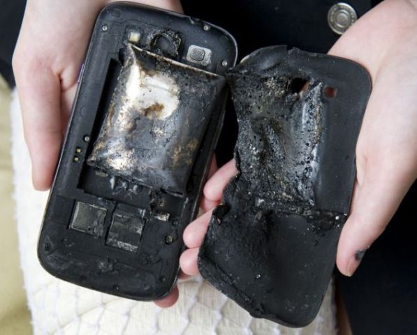 मोबाईल की बैटरी फटने से दो बच्चे घायल