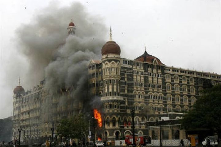 मुंबई पर आतंकी हमले हो रहे थे और गृह सचिव इस्लामाबाद में खातिरदारी करवा रहे थे