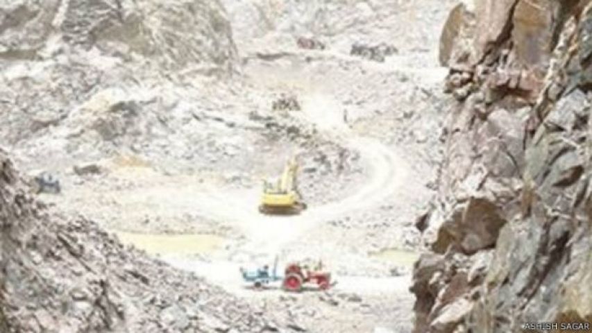 चट्टान गिरने से पांच मजदूरों की दबकर मौत