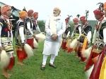 खासी आदिवासियों के बीच पहुंचे PM मोदी, उठाया लोकनृत्य का आनंद