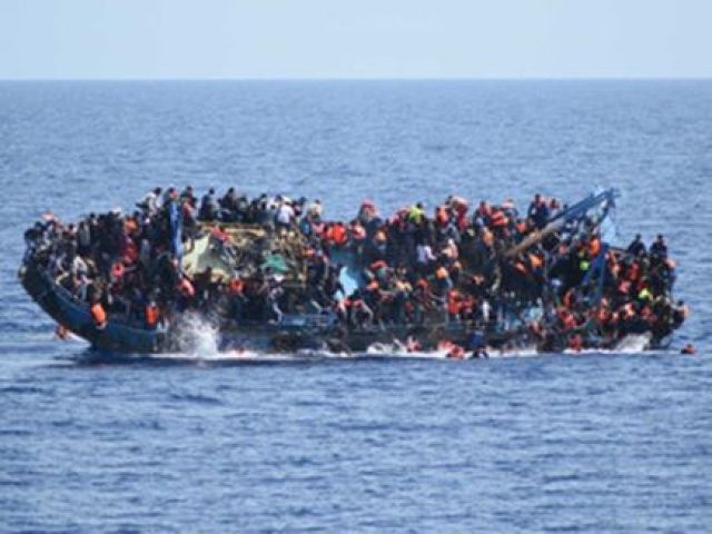 700 शरणार्थियों के डूबकर भूमध्‍य सागर में हुई मौत