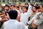 IIT-मद्रास के सामने छात्र संगठनों का प्रदर्शन,कई हिरासत में