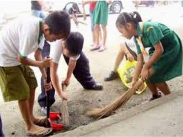 मुजफ्फरपुर के स्कूल में बच्चों से साफ करवाया गया मल