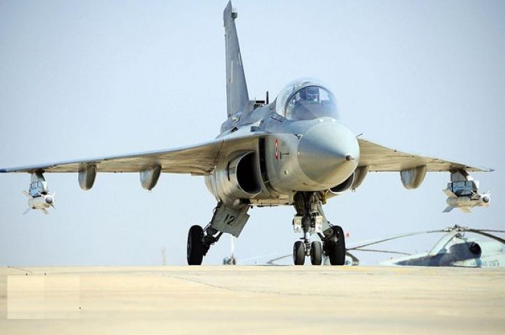 भारतीय वायु सेना की शक्ति बनेंगे तेजस, भारत खरीद रहा सेन्य सामान