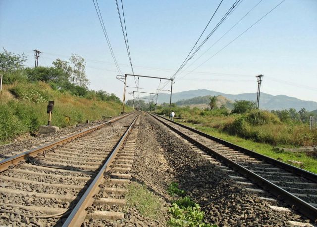 उप्र : रेलवे ट्रैक पर मिला नवजात का शव