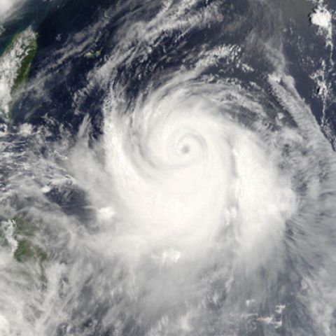 बंगाल की खाड़ी में बन रहे चक्रवाती तूफान के कारण चेन्नई में चेतावनी जारी