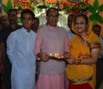 मध्यप्रदेश के मुख्यमंत्री शिवराज सिंह ने दीप जलाकर मनाई दीपावली