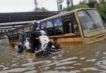 तमिलनाडु में बाढ़ से हालत बेहाल, मृतकों को 4-4 लाख का मुआवज़ा