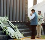 26/11 हमले की सातवी वर्षगांठ पर मुंबई में सीएम फडणवीस ने श्रद्धांजलि दी