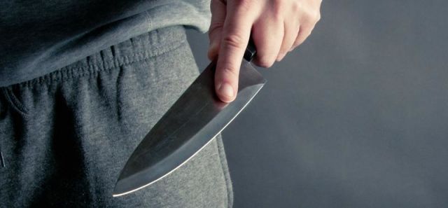 महिलाओं के विवाद में निकले चाकू तलवार