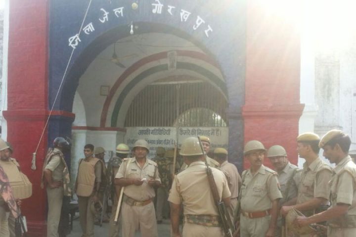 साथी की मौत से कैदी भड़के, पुलिस पर पथराव