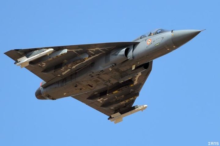 पाकिस्तान के JF-17 थंडर से निपटेगा भारत का तेजस
