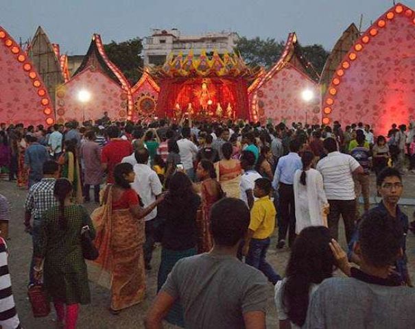 कोलकाता में पूजा पंडाल में भगदड़ मामले में आयोजकों पर मामला दर्ज