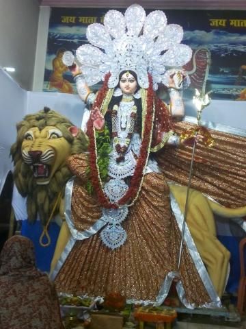 एक ही पांडाल में विराजमान है माँ दुर्गा की प्रतिमा व ताजिया