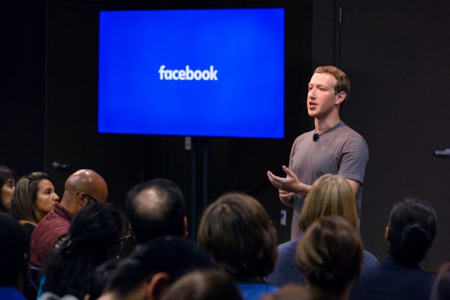 IIT स्टूडेंट्स के बीच पहुंचे फेसबुक CEO जुकरबर्ग