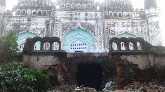 मिसाल: मंदिर प्रबंधन ने करवाई मस्जिद की मरम्मत