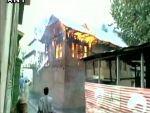 कश्मीर में फिर भड़की हिंसा, सांसद के घर में लगाई आग