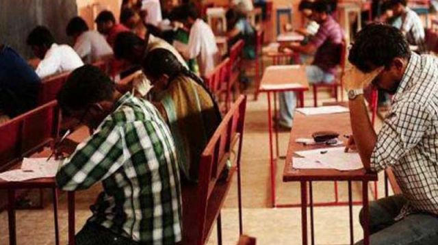 टॉपर घोटाले के बाद बिहार विद्यालय परीक्षा समिति का अनोखा फैसला, परीक्षा में शामिल होने के लिये अनिवार्य आधार नंबर