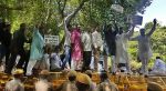 सेक्स स्कैंडल में फसे संदीप कुमार की मुश्किलें बढ़ी, दलित समाज ने घर के बाहर किया विरोध प्रदर्शन