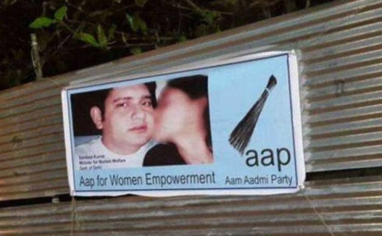 गोवा की सड़को पर नज़र आए संदीप कुमार के विवादित पोस्टर, पार्टी ने की पुलिस में शिकायत